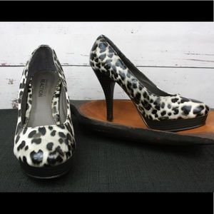 Kenneth Cole Reaction leopard print pumps!